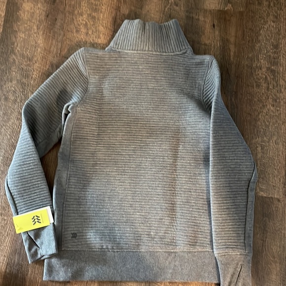 All In Motion quilted pullover - Picture 4 of 4